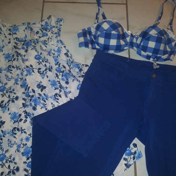 Blue & White sleeveless floral blouse - Picture 8 of 8